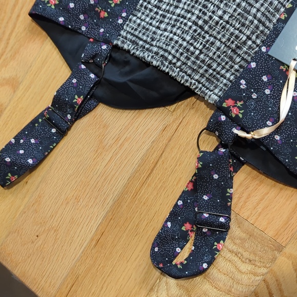 Modcloth Black floral dress with cross pattern center Small NWT - Picture 7 of 11